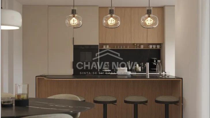 Apartamento T4 totalmente remodelado | 188 m² de área útil | 77,5 m² de varandas | Box para 2 carros