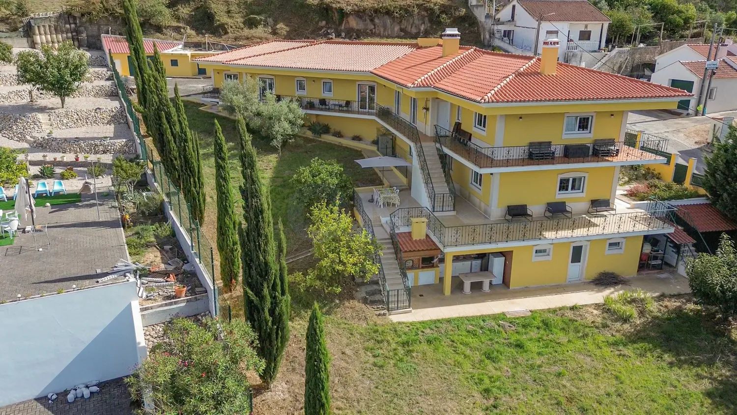 7-Suite property with Panoramic Views and 3,170 m² Plot | Mafra