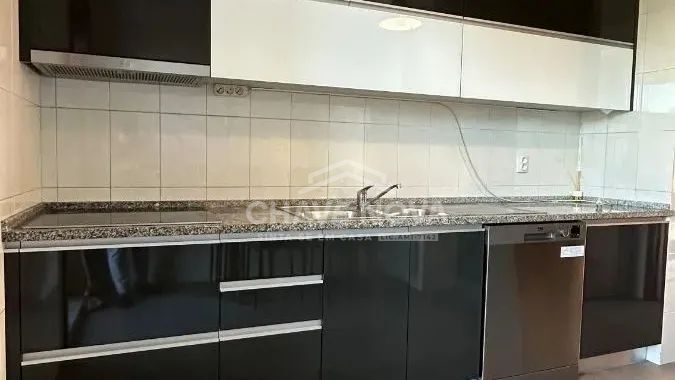 Apartamento T2 remodelado C/2 Varandas , Garagem e arrumos | Centro Santa maria da feira