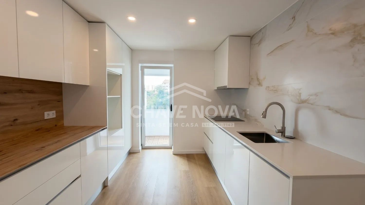 Apartamento T2 Renovado c/ Garagem Box em Cedofeita (Porto) - 2