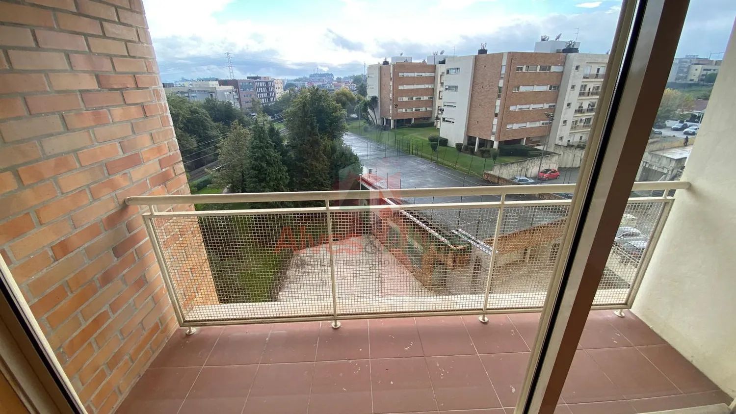 T1 no Último Piso em Frente ao ISMAI - 2