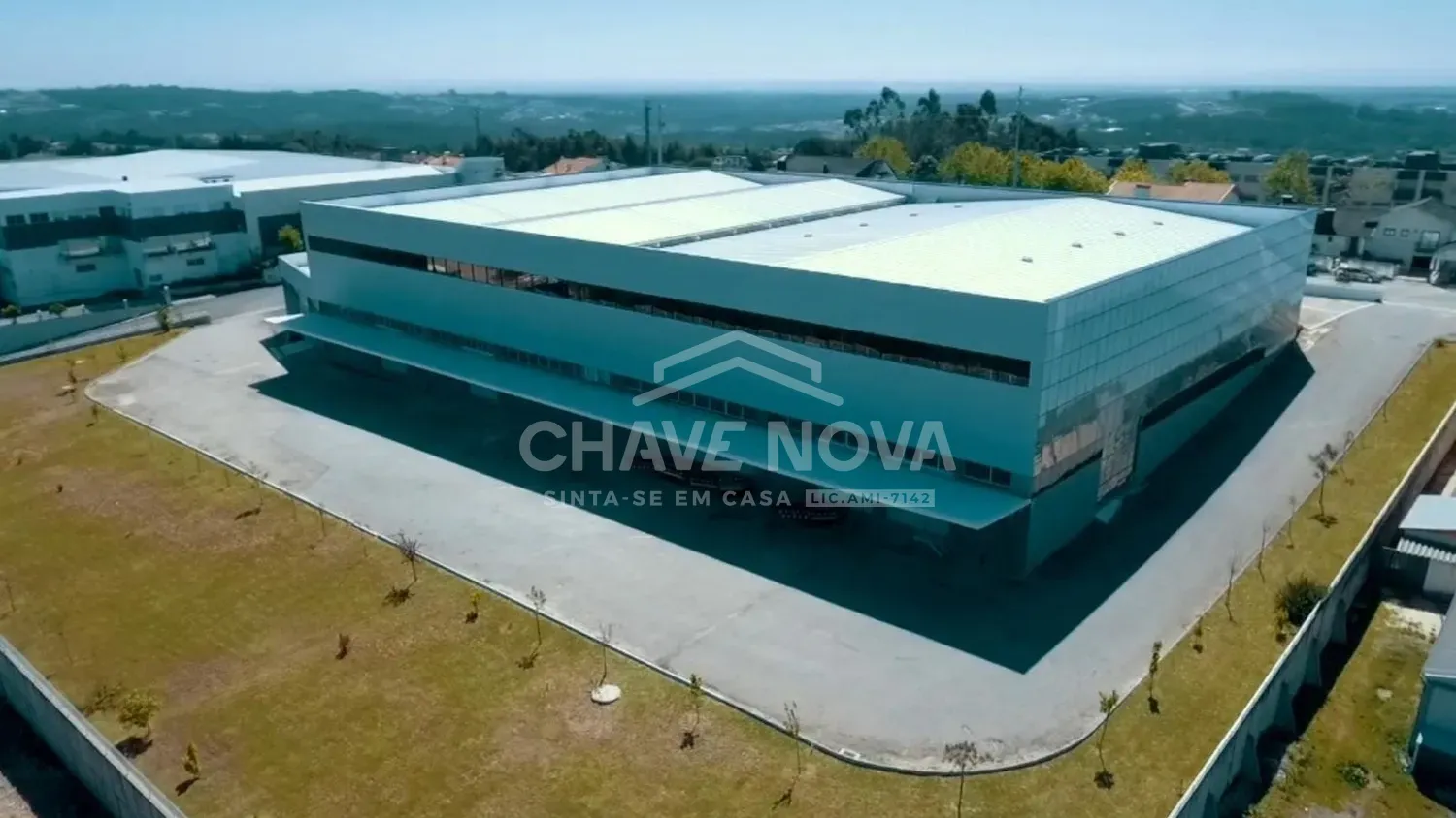 Aluguer de Armazém com 2.500m2 em Escapães - S.M.Feira