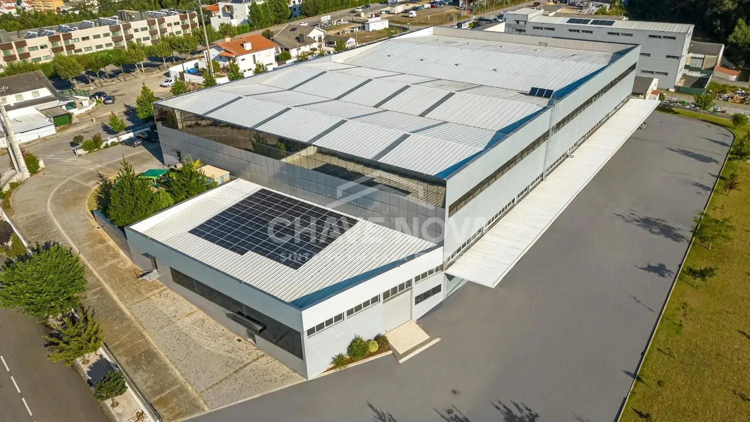 Aluguer de Armazém com 2.500m2 em Escapães - S.M.Feira - 2