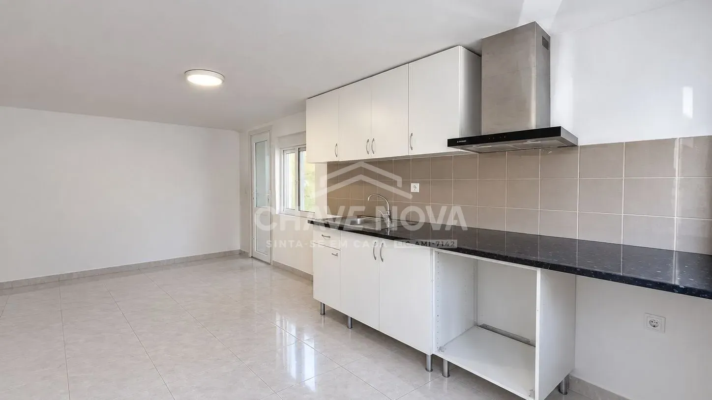 Apartamento T1 c/lugar estacionamento, Continente Bom Dia Carvalhos - Pedroso!