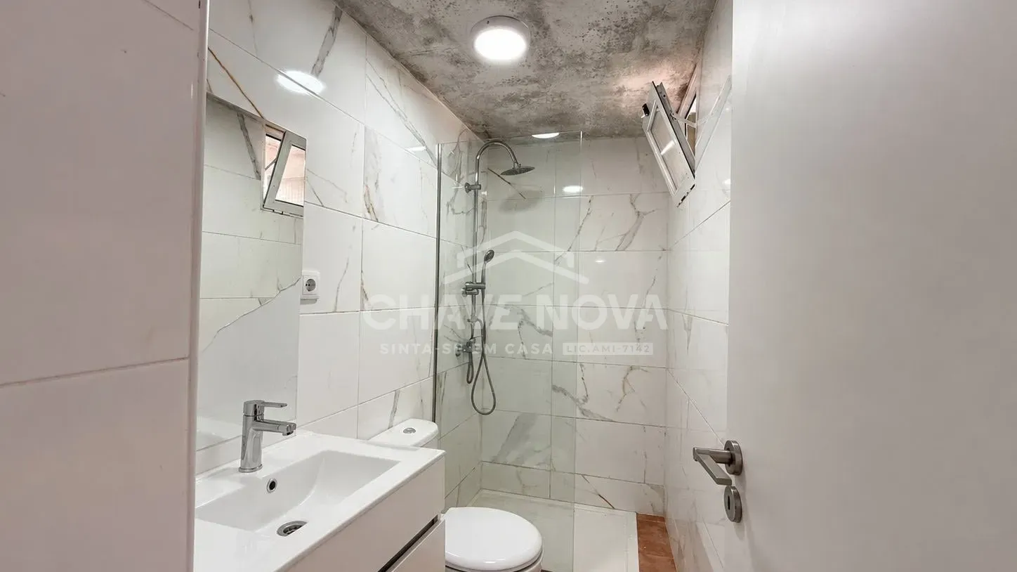 Apartamento T1 c/lugar estacionamento, Continente Bom Dia Carvalhos - Pedroso! - 3