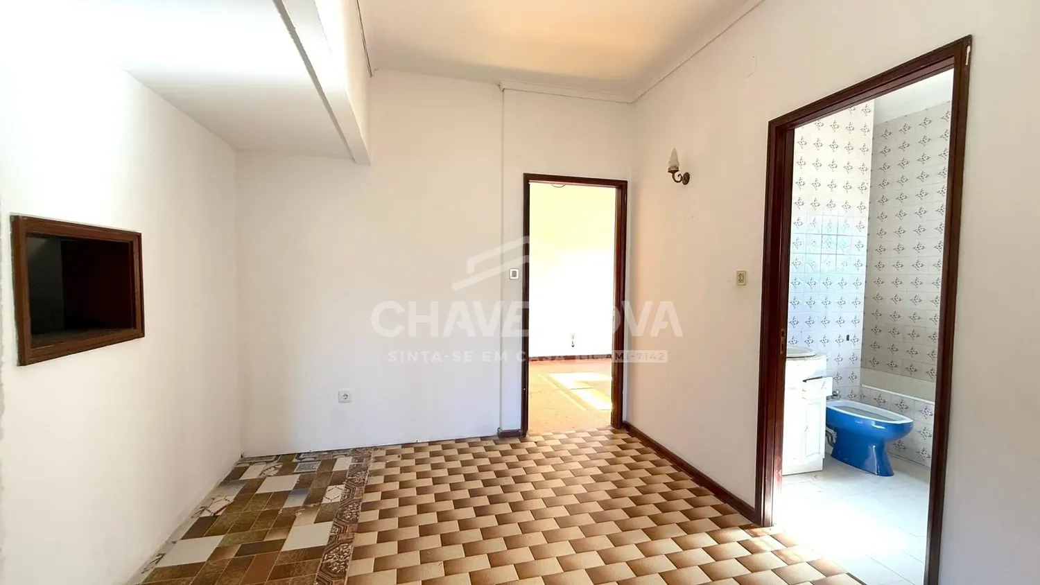 Apartamento/Andar moradia T1+1 c/lugar estacionamento, Continente Bom Dia Carvalhos, Pedroso!