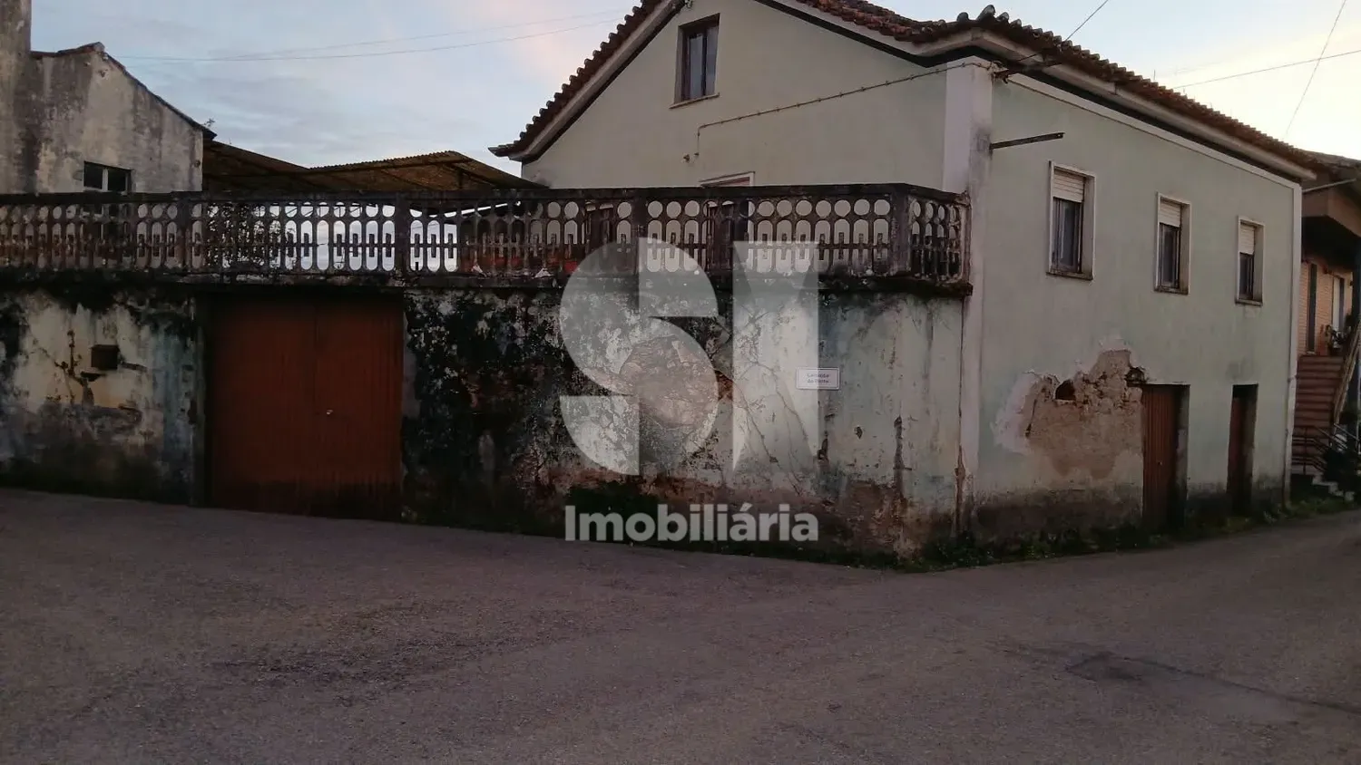 3-Zimmer-Haus zur Sanierung in Casais - Arrifana / Vila Nova de Poiare