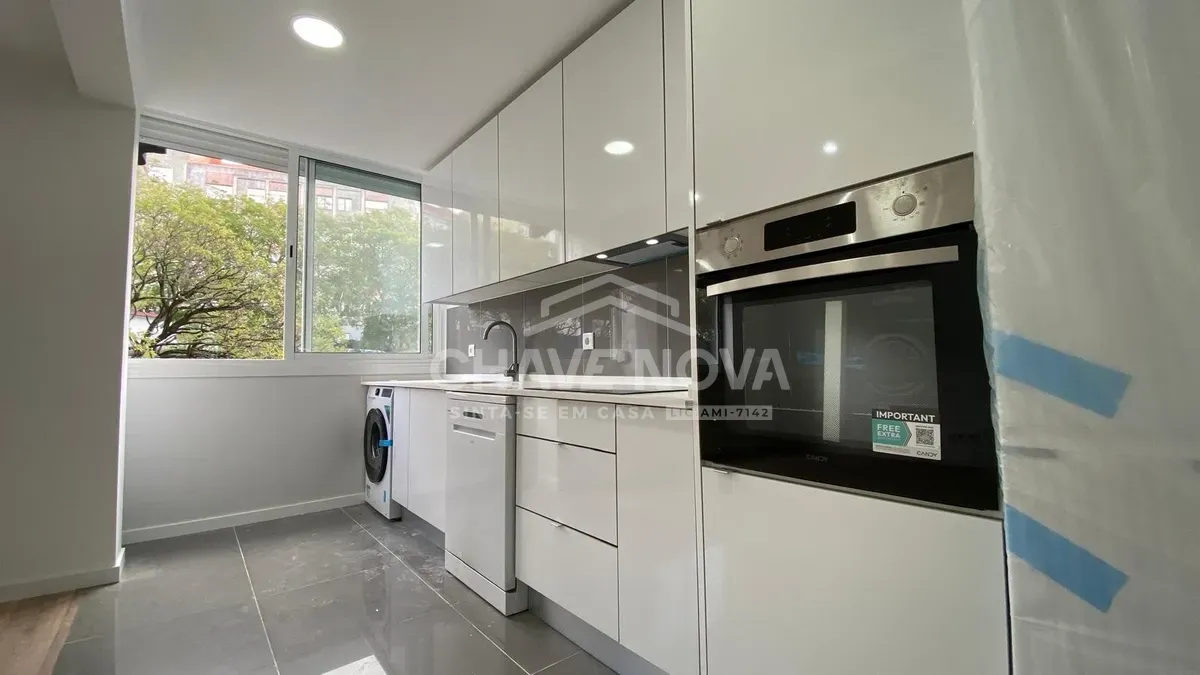 T2 Totalmente remodelado na Amadora - 3