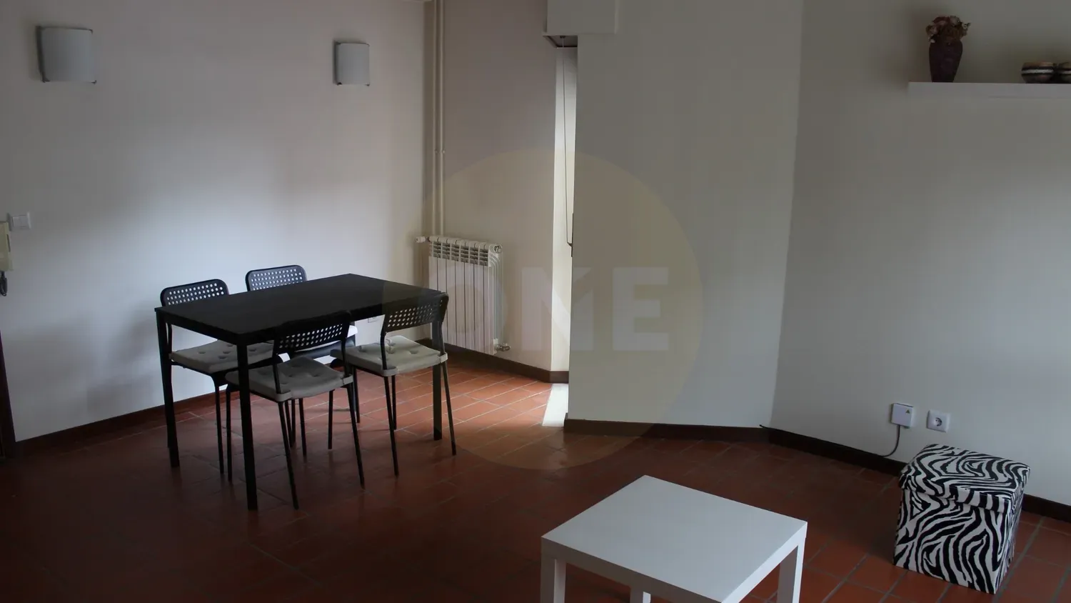 Apartamento T1 para arrendamento na Rua Brigadeiro Correia Cardoso (Santo António dos Olivais) - 3