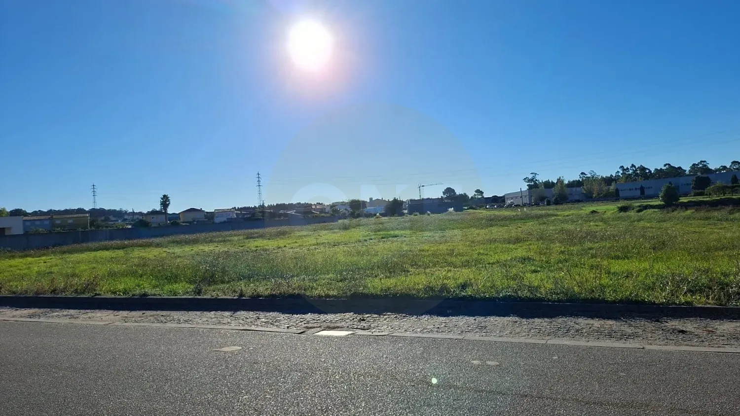 Terreno com 10.928 m² e PIP  favorável para 17 lotes. 