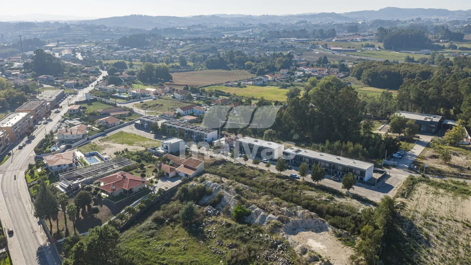 Terreno - Construção de Moradia em Banda em Avidos