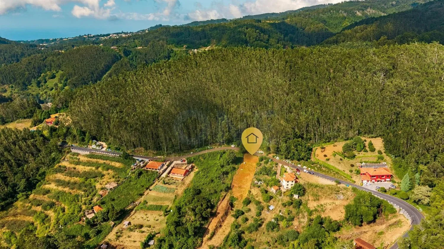 Terreno com 2200 m2, com viabilidade de construção 