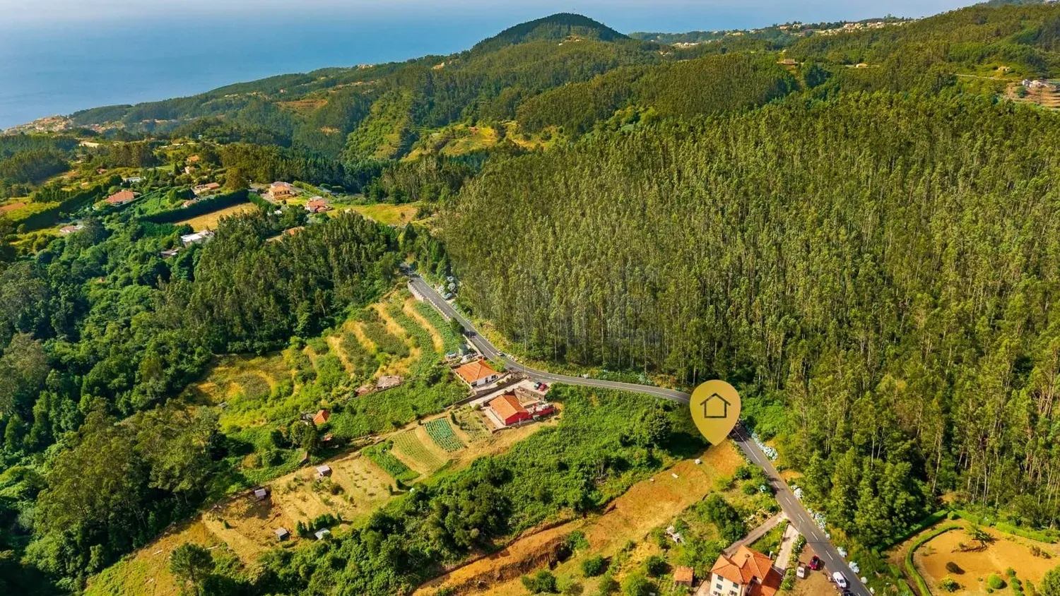 Terreno com 2200 m2, com viabilidade de construção  - 2