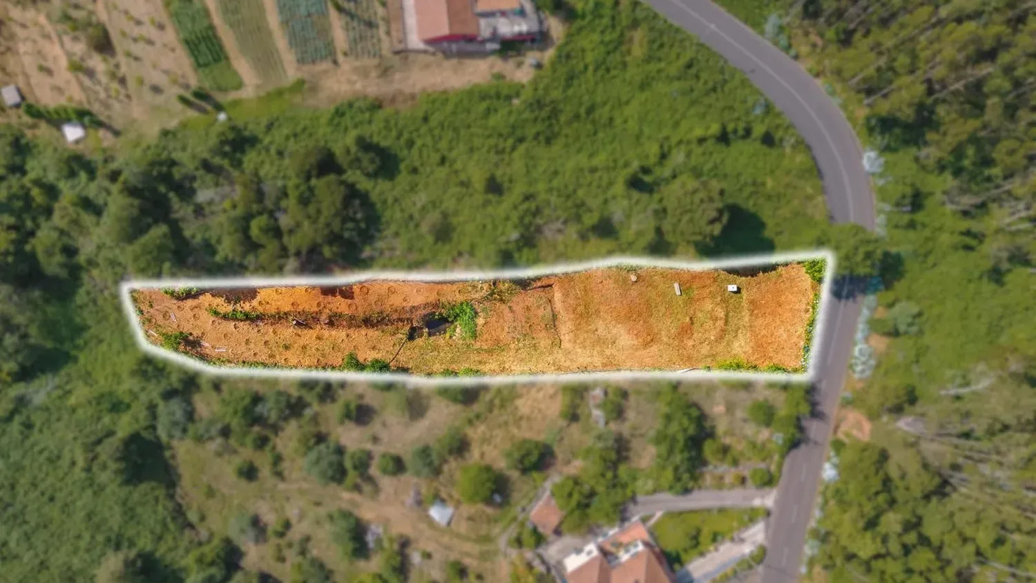 Terreno com 2200 m2, com viabilidade de construção  - 3