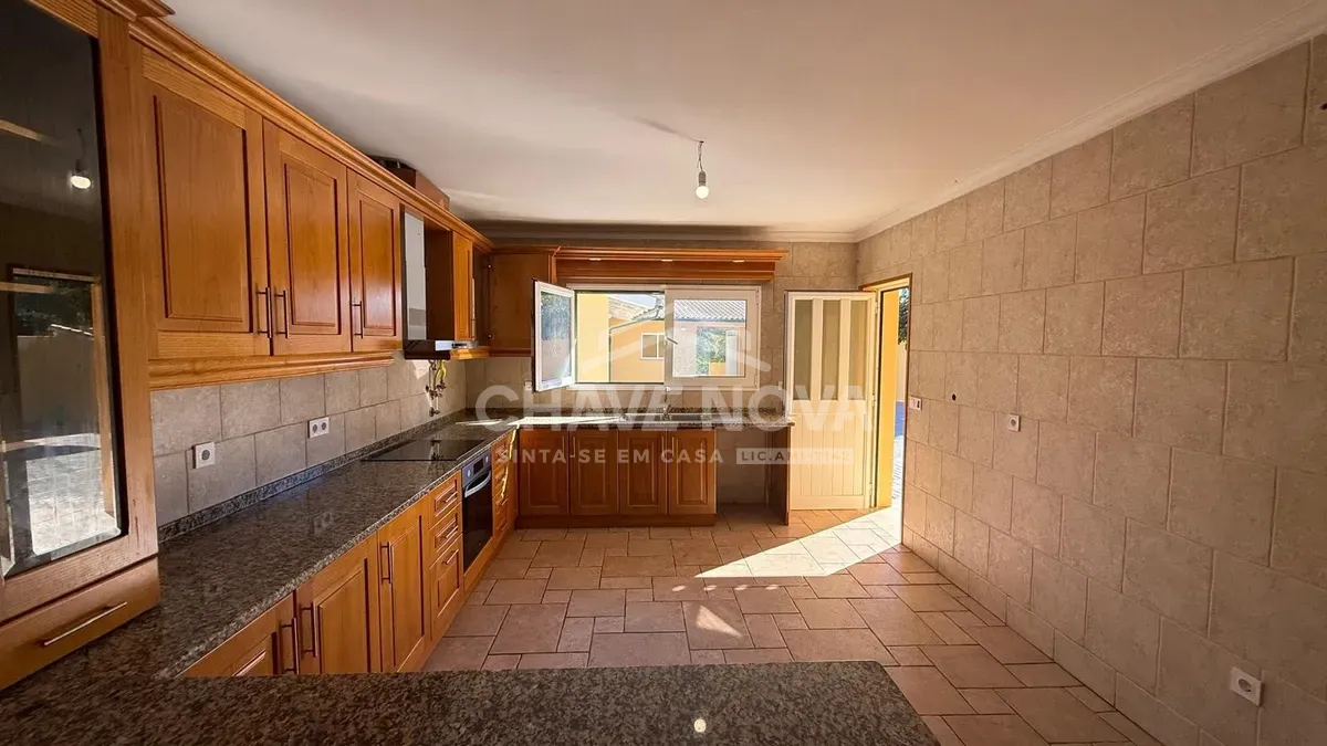 Moradia Térrea T3 , em Oliveira do Bairro , com amplas áreas , terreno . Localização habitacional tranquila. - 2