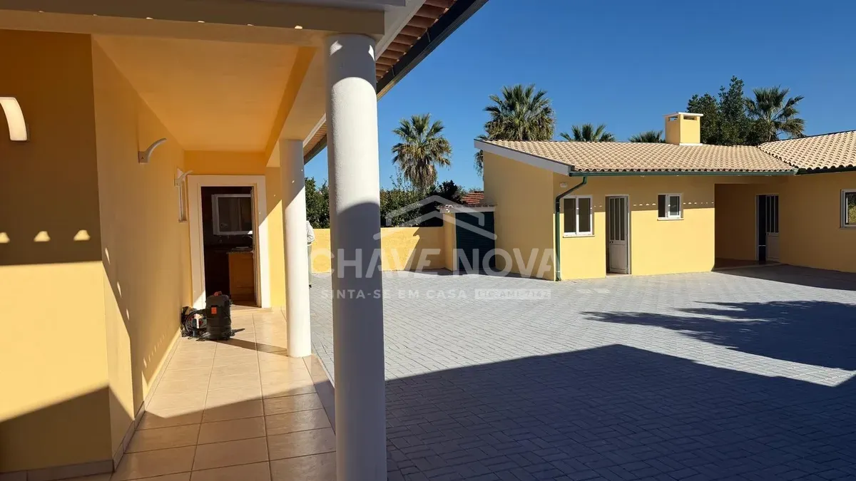 Moradia Térrea T3 , em Oliveira do Bairro , com amplas áreas , terreno . Localização habitacional tranquila. - 3