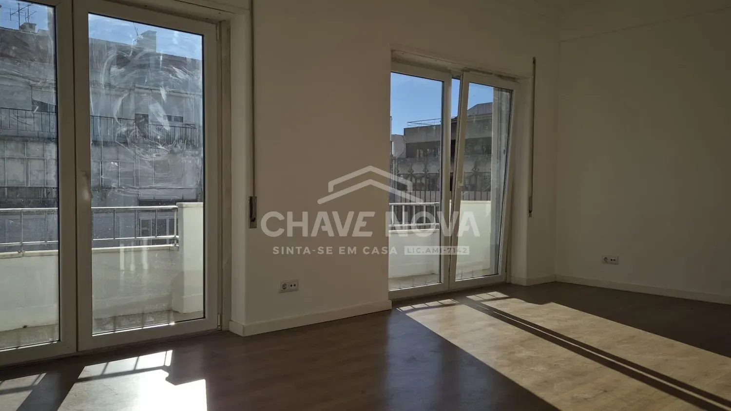 Apartamento T2 com Varanda, Suite e Elevador junto ao Metro de Anjos – Avenida Almirante Reis, Lisboa