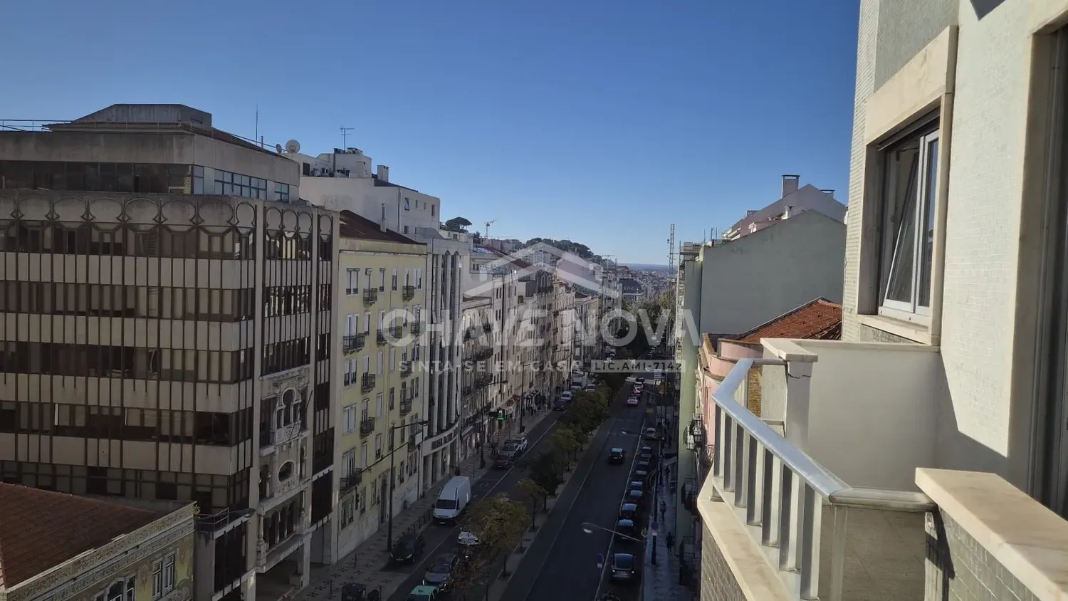 Apartamento T2 com Varanda, Suite e Elevador junto ao Metro de Anjos – Avenida Almirante Reis, Lisboa - 2