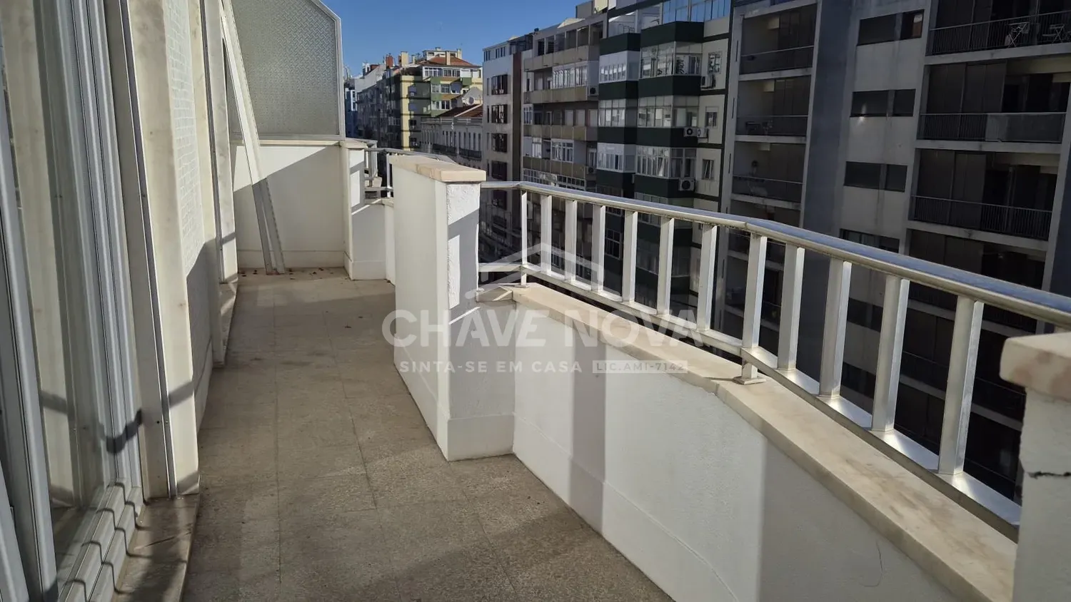 Apartamento T2 com Varanda, Suite e Elevador junto ao Metro de Anjos – Avenida Almirante Reis, Lisboa - 3