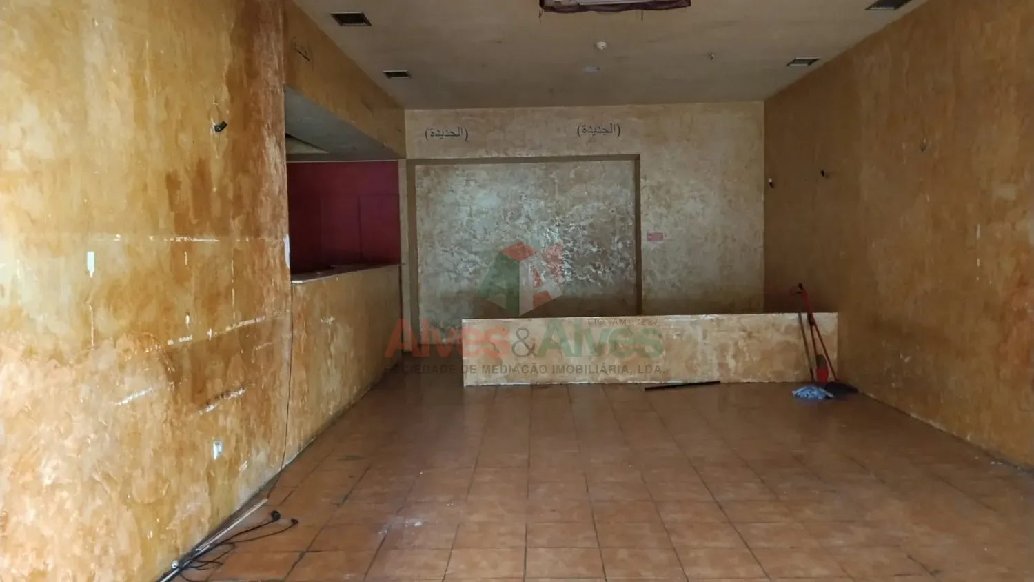 Loja para Comércio e Serviços - Localização Central em Águas Santas - 2