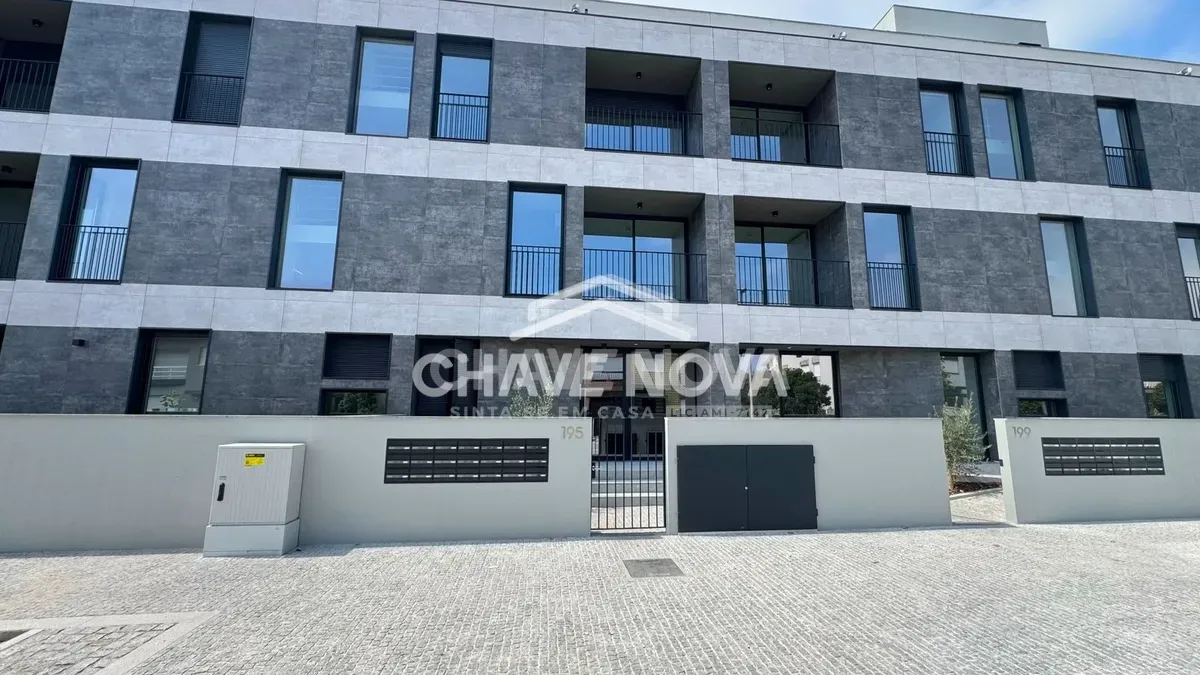 T1 com Varanda e Garagem em São Mamede de Infesta