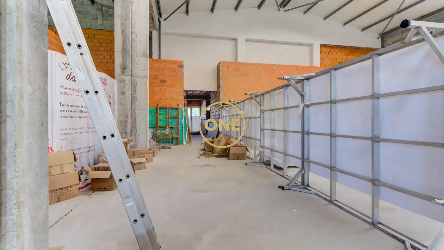 Armazém com licença industrial e restauração - 2