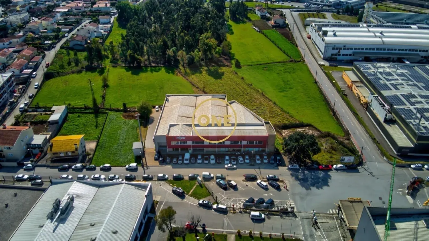 Armazéns com licença industrial e restauração com 1100m2 - 2