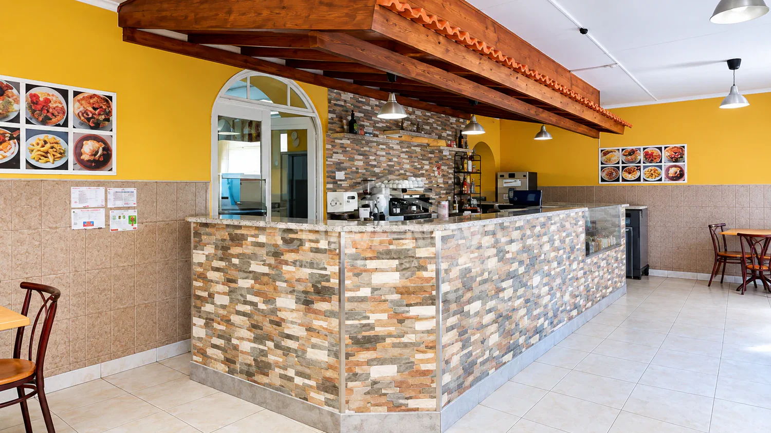Restaurante em pleno funcionamento em Arcozelo, Vila Nova de Gaia - 2