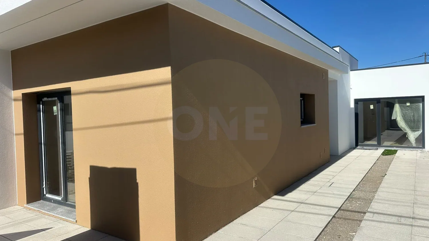 Moradia T3+1 Térrea no Pinhal General, Fernão Ferro – Onde a tranquilidade se transforma em qualidade de vida! 🏡