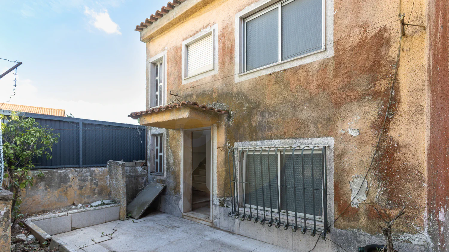 MORADIA T2 COM GARAGEM E ARMAZÉM EM CASAÍNHOS, FANHÕES - 2
