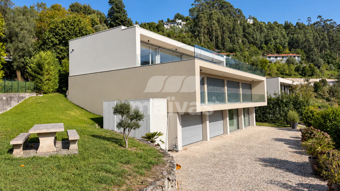 Moradia de Luxo V4+1 com Vista Rio | Ventosa, Gerês