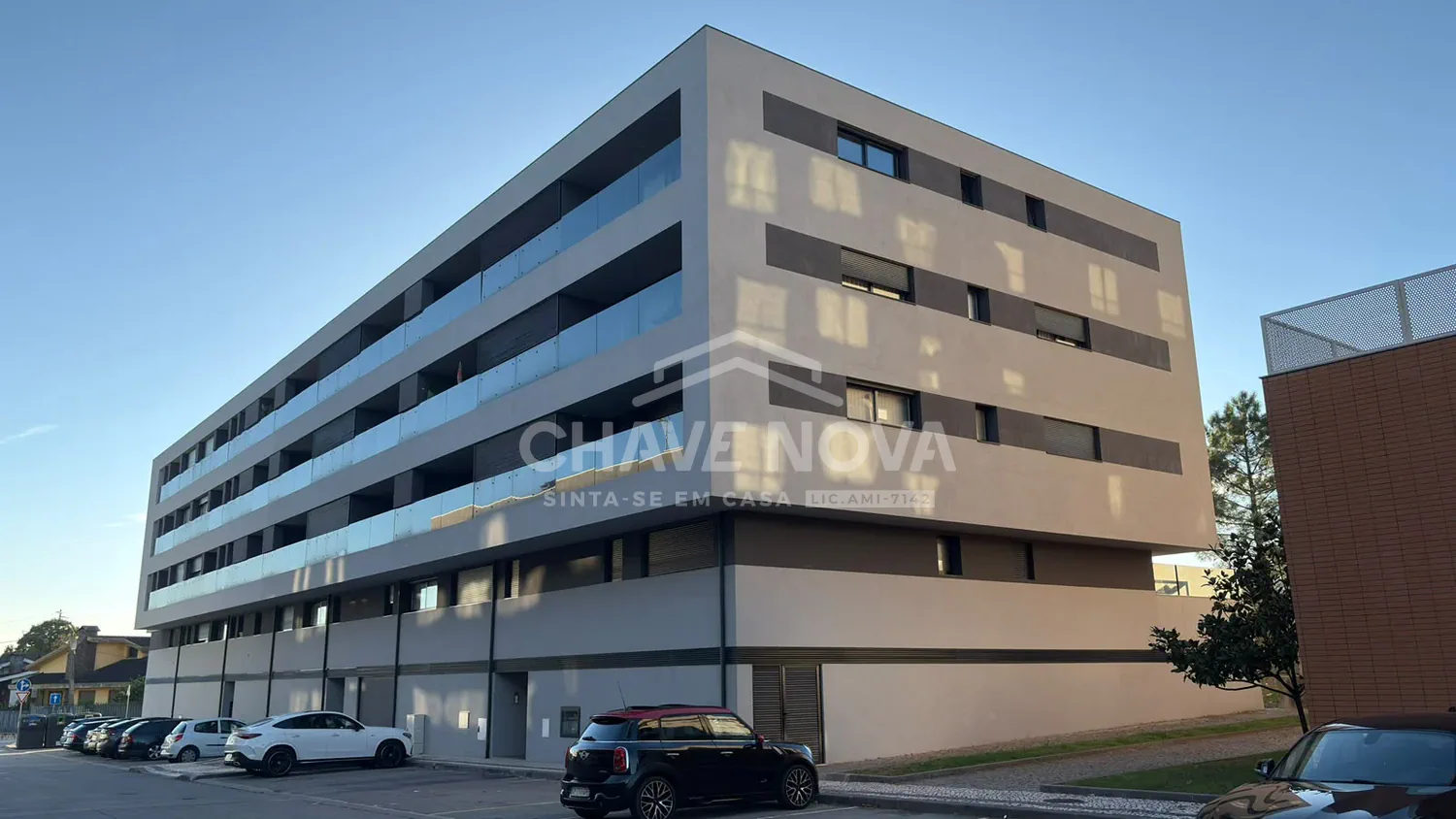 Magnífico T2 com 3 Frentes, Varandas e Box | Santa Maria da Feira