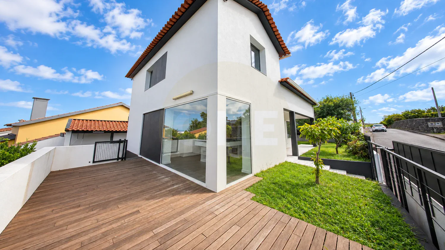 Moradia T3 com Jardim, Terraço e Garagem – Pico da Pedra