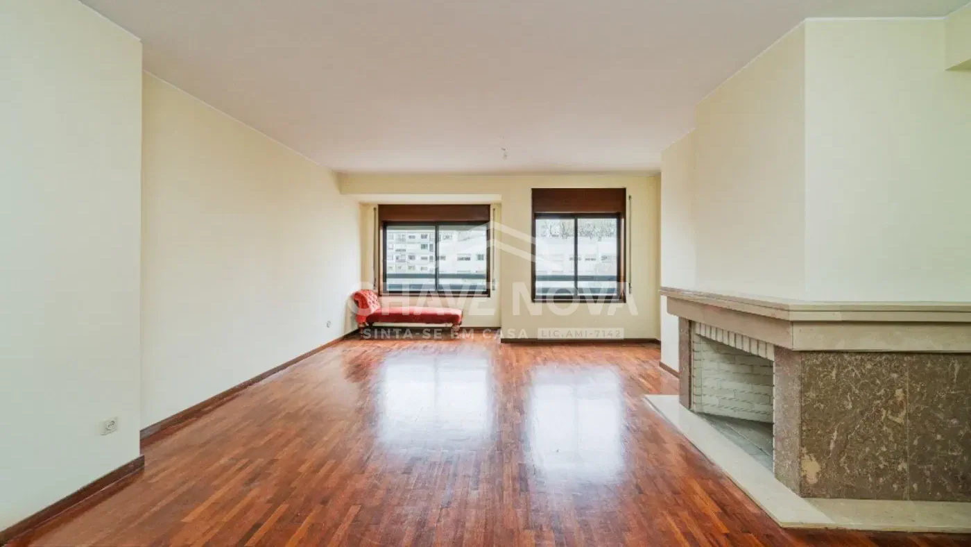 Apartamento T3 para Remodelar com 133m² | Porto - 2