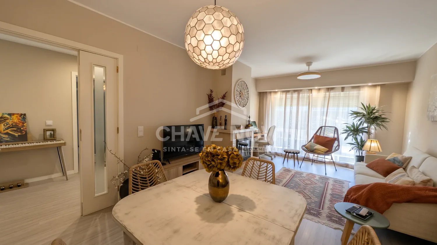 Apartamento T1+1 Renovado c/ Terraço (70m2) e Lugar de Garagem em Valadares - 2