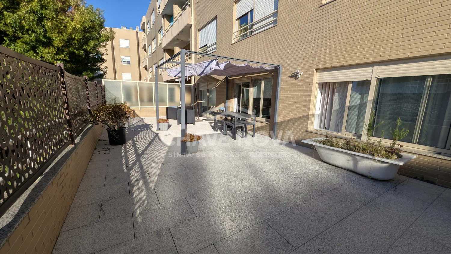 Apartamento T1+1 Renovado c/ Terraço (70m2) e Lugar de Garagem em Valadares