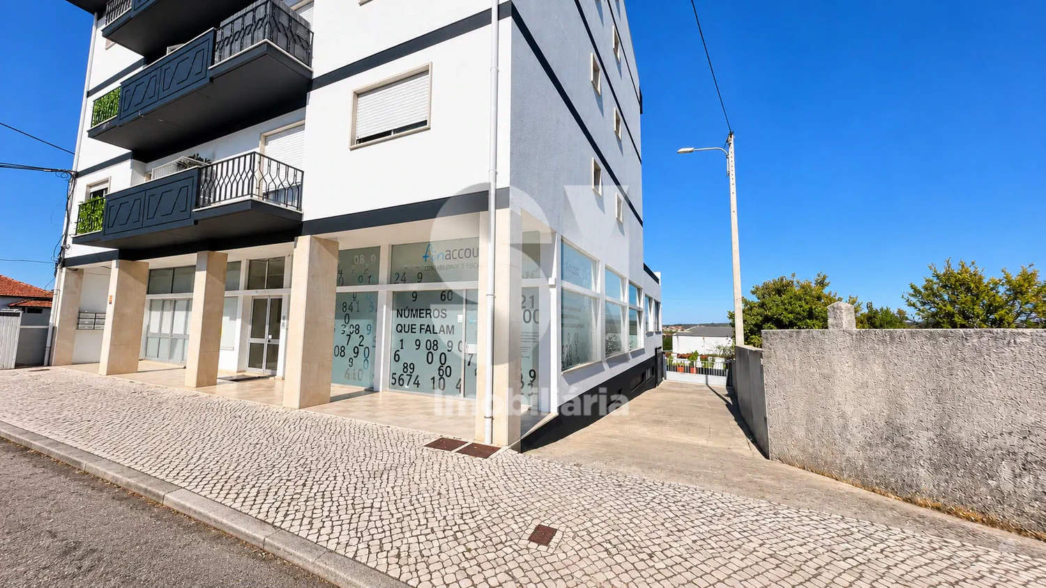 Apartamento T3 nos Pousos | Garagem para 2 Carros e Sótão - 2