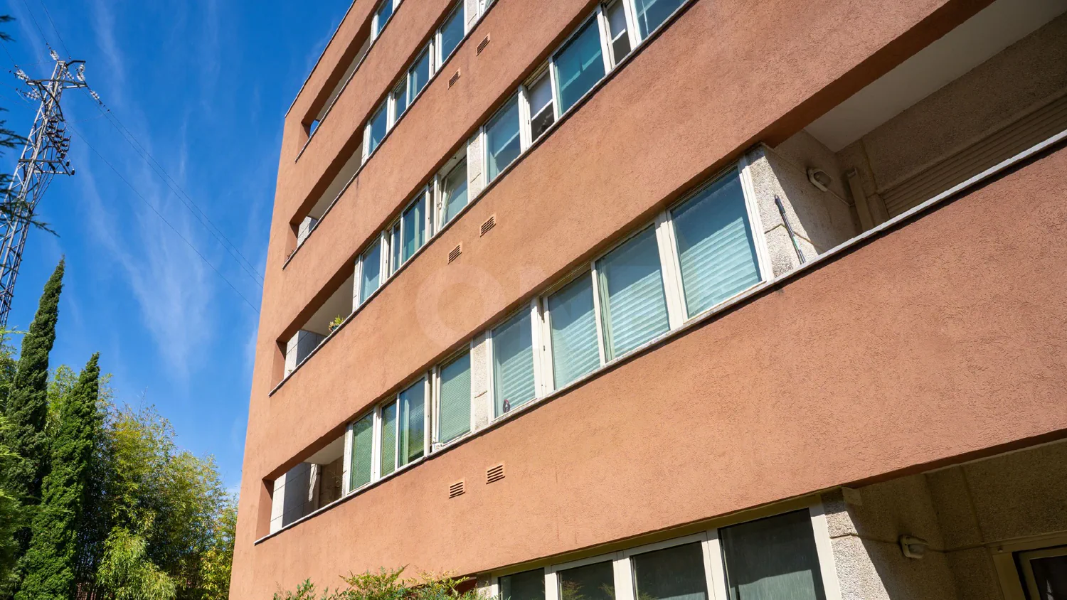 Apartamento T2 com Suite, Varanda e Garagem Fechada em Riba d’Ave - 2