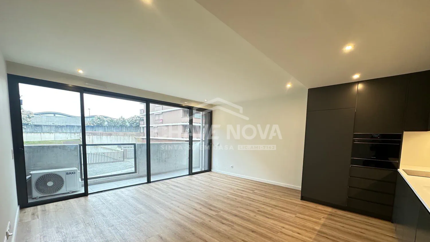 Apartamento T1 c/varanda, garagem e piscina - 3