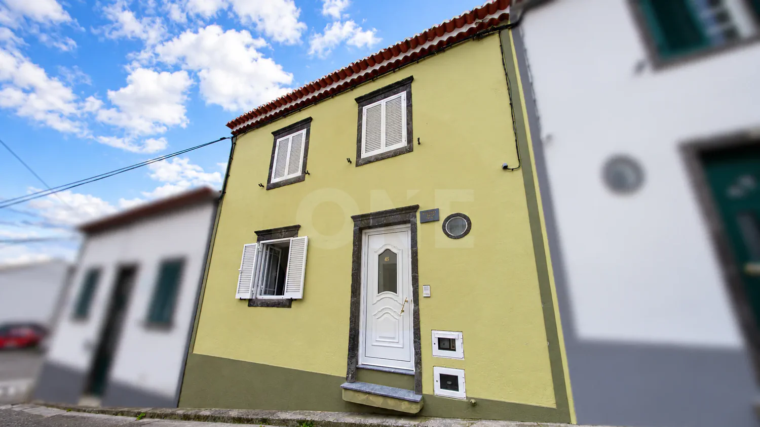 Moradia T2 com Quintal, Jardim e Anexo na Ribeira Chã – Lagoa