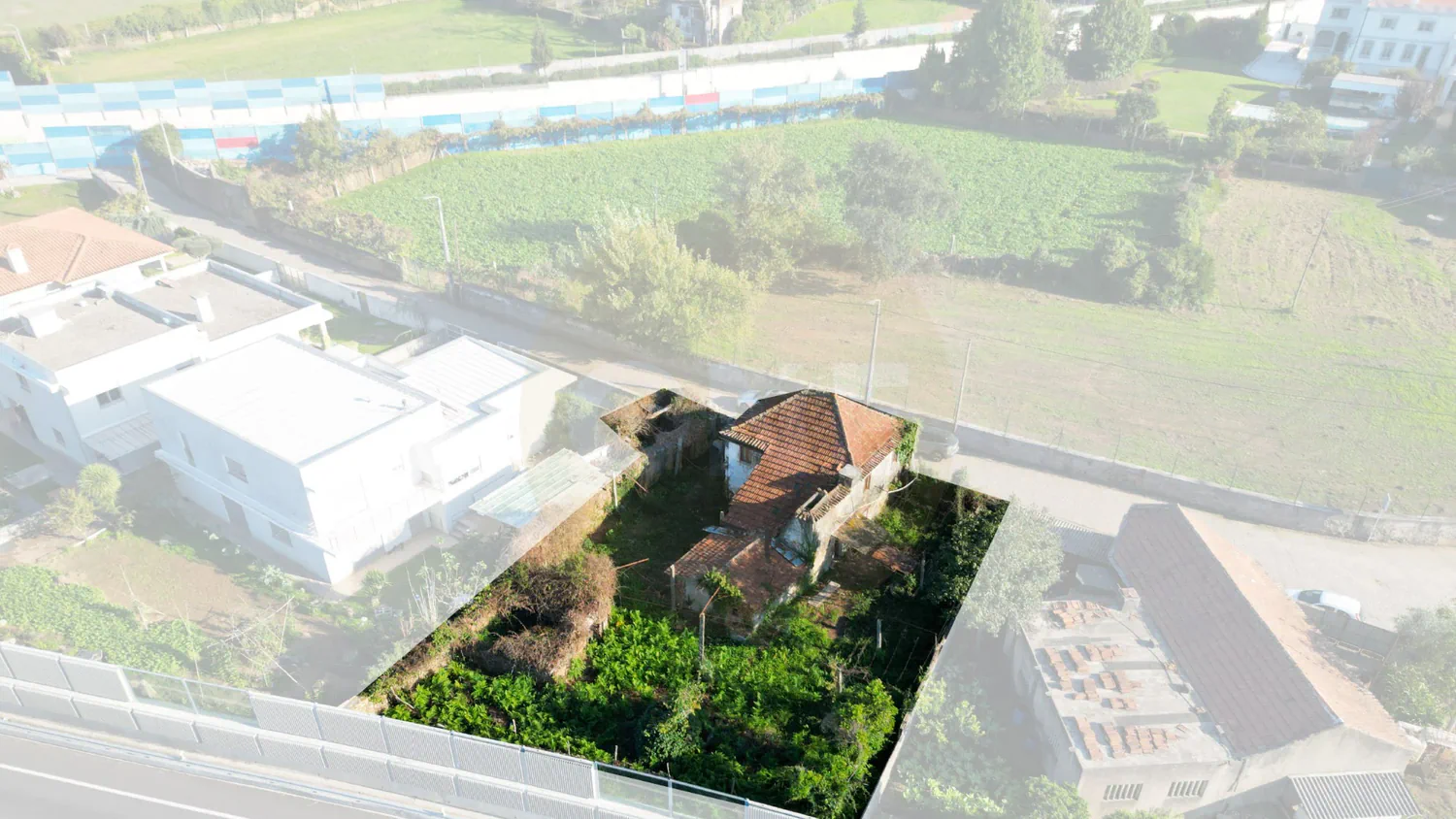 MORADIA PARA RESTAURO NO CENTRO DA TROFA - 2