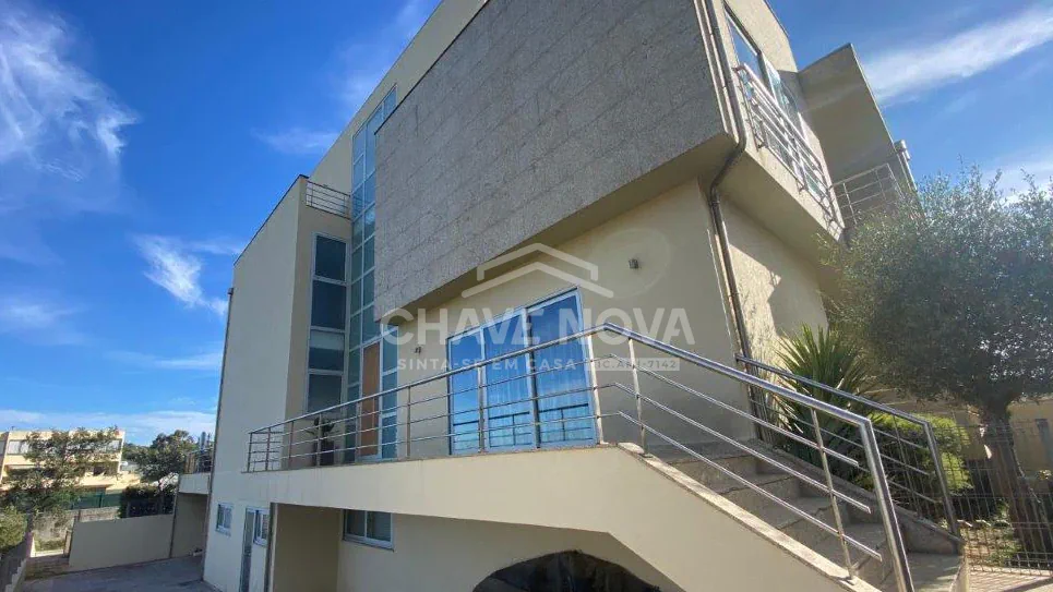 Moradia independente T6 a 500 metros da praia 