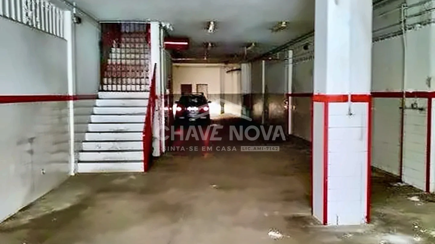 Armazém / espaço comercial com 318 m² e terraço, no Bonfim (Porto) - 3
