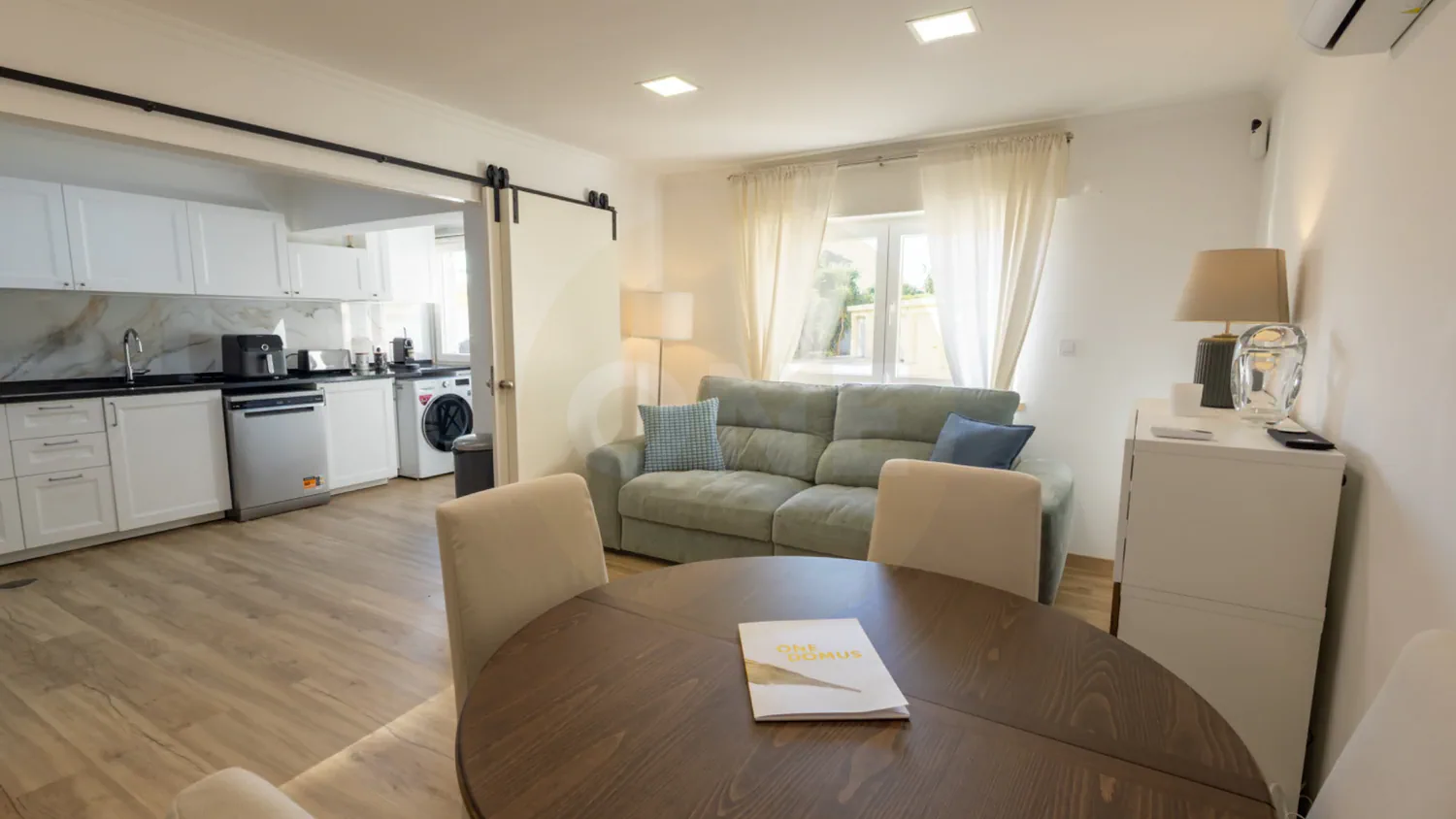 Renovated 2-Bedroom Apartment, 82 m² Near the Beach - 3