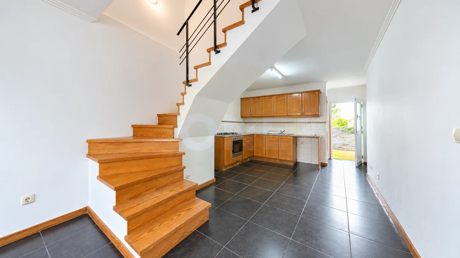 🏡 MORADIA T2 EM SANTA CLARA – PONTA DELGADA