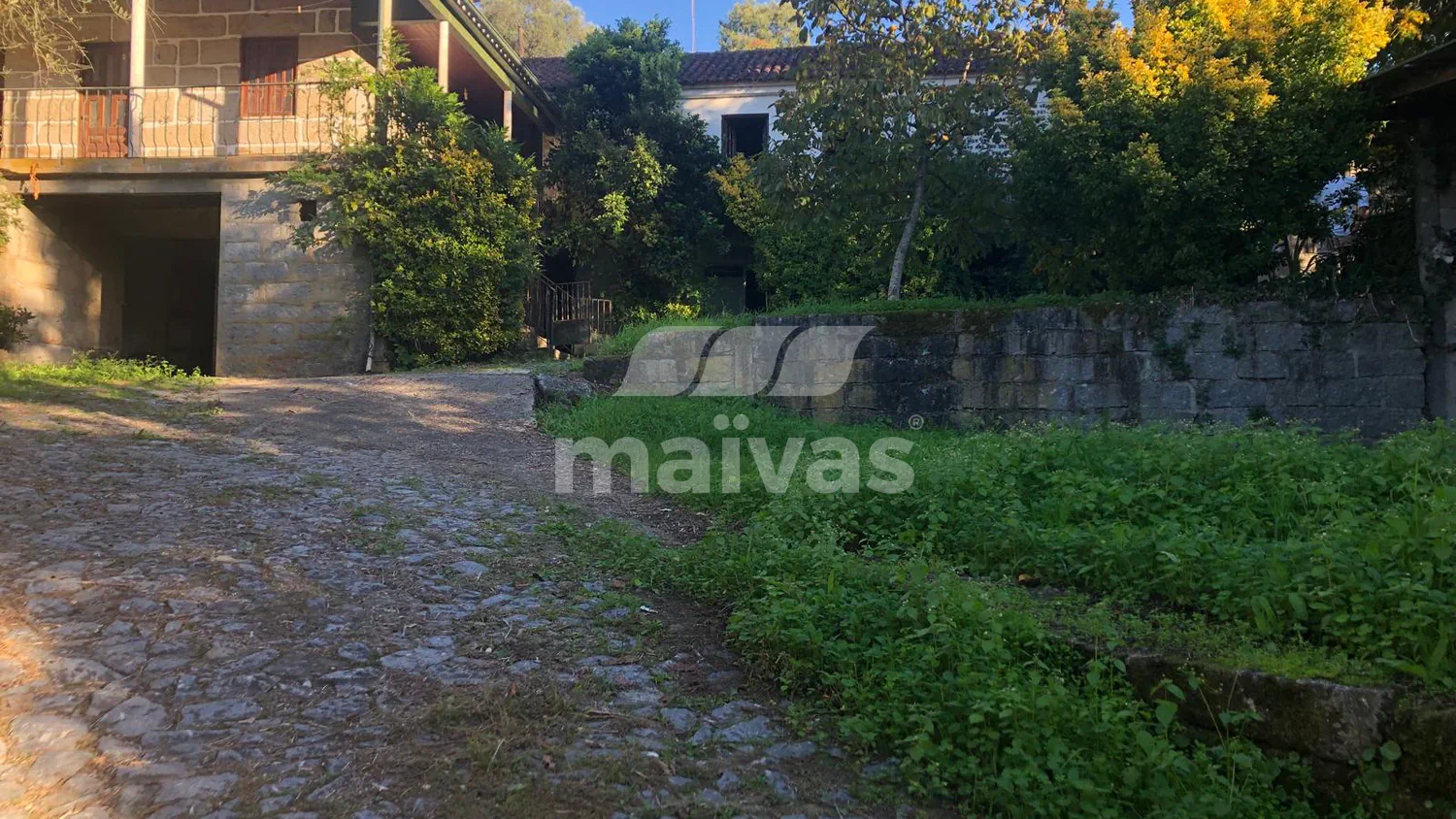 Magnificent 4-Bedroom Stone Country Estate with Large Plot and Unique Potential in Ponte da Barca - 3