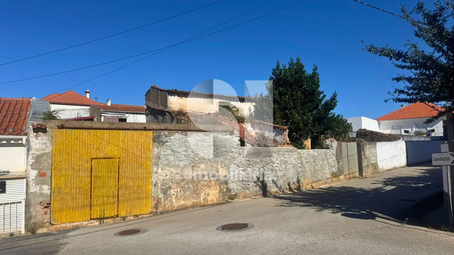 Sanierungsbedürftige Hausruine – Grundstück mit 304 m²