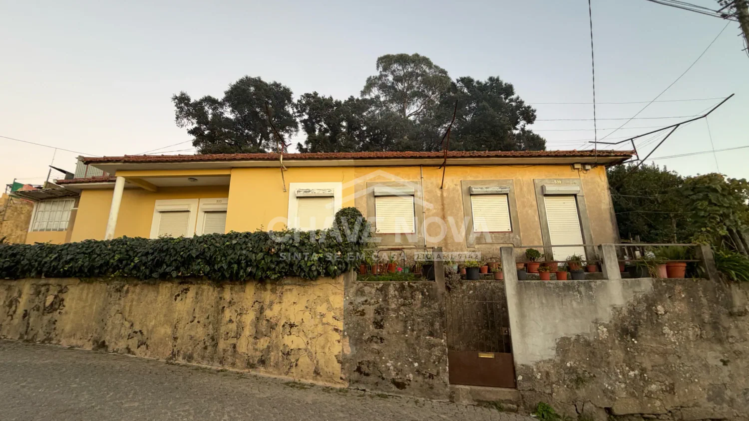 Duas Moradias T2 com Logradouro e Terreno Urbano de 600 m² - 2