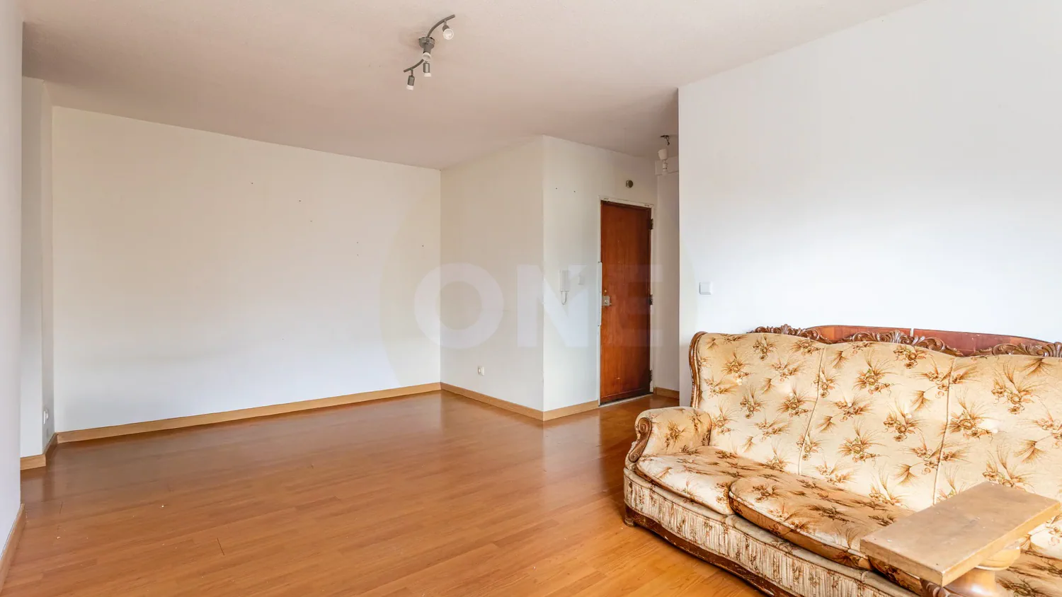 Apartamento T3 em Sto António dos Cavaleiros - 2