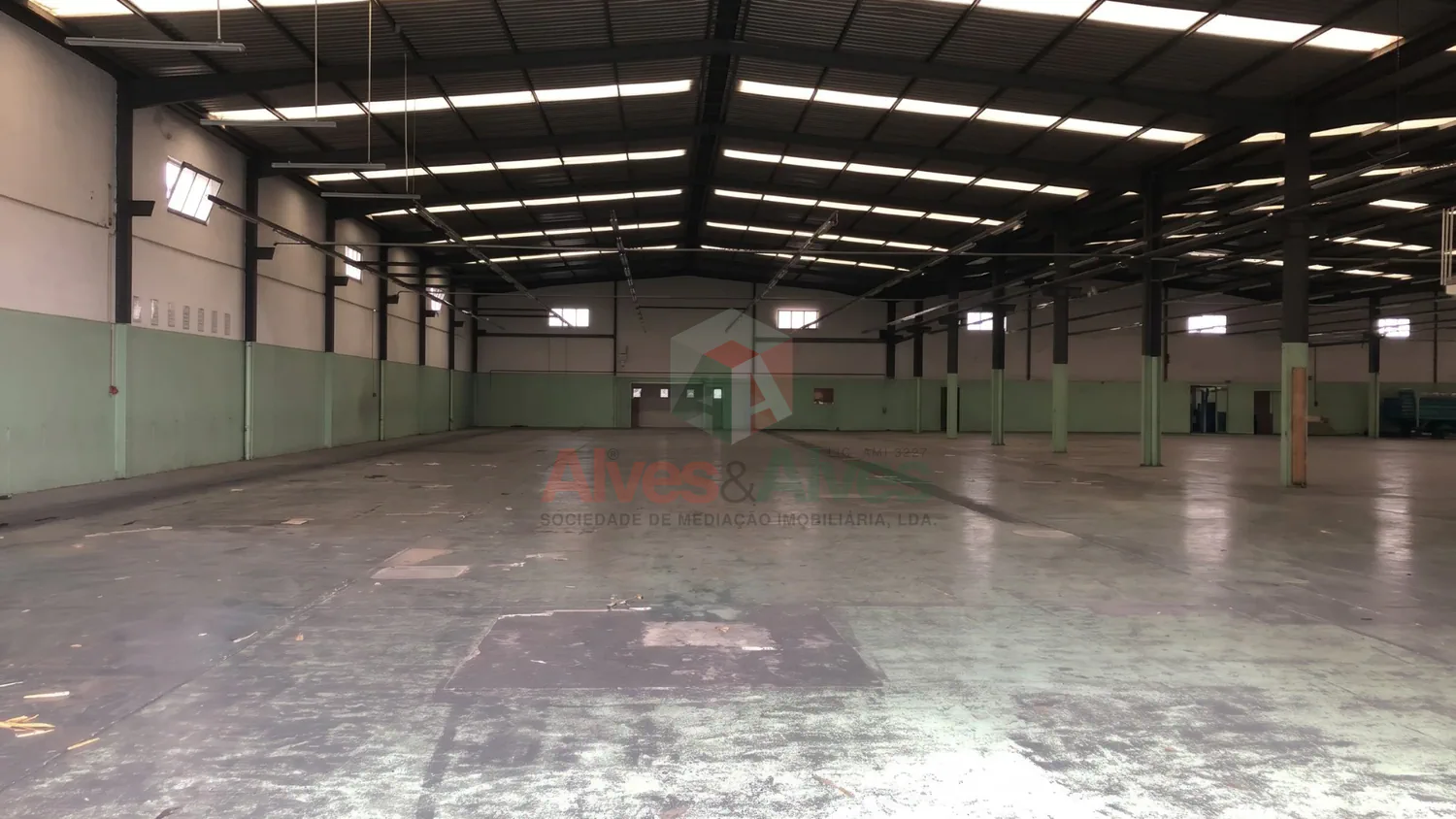 Venda de Imóvel Industrial em Nogueira, Maia – 4.350 m2 de Área Bruta de Construção (2 Artigos) - 2